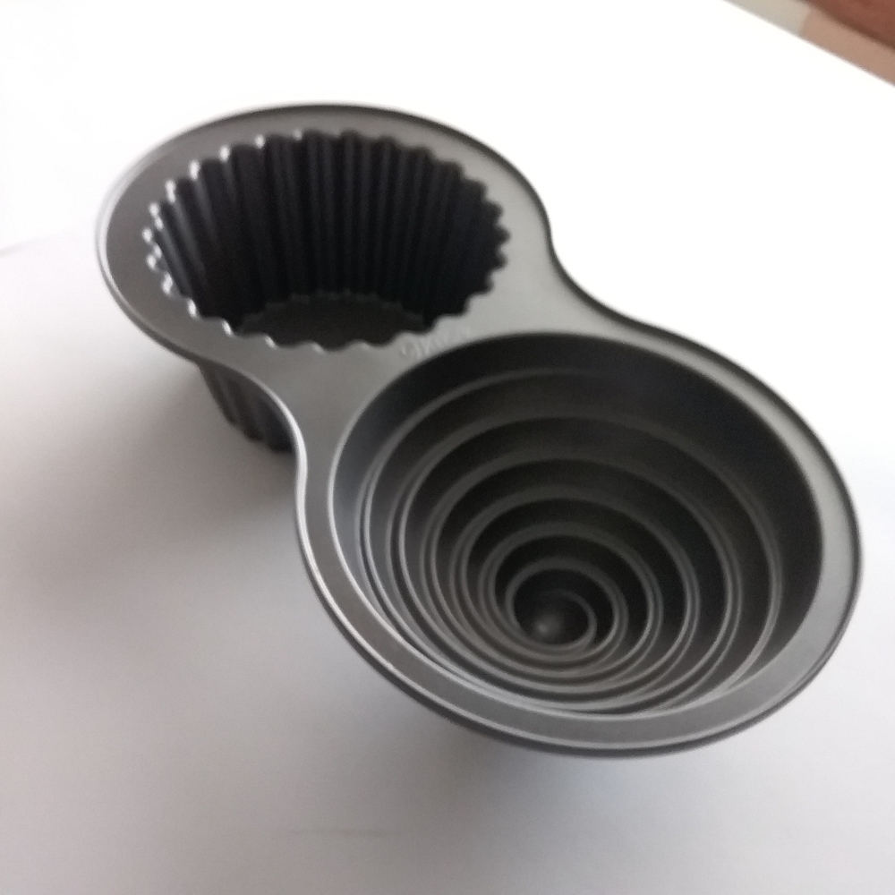 Wilton Giant Cupcake Pan Nonstick Cast Aluminum Metal 10 Cup Capacity
